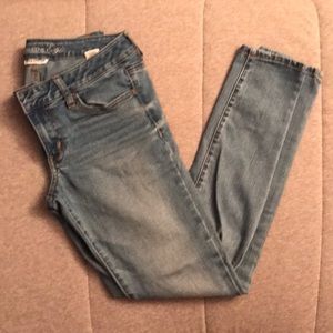 AEO LIGHT WASH SUPER STRETCH JEGGINGS😍😍